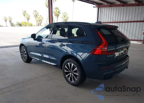 2023 Volvo Xc60 B5 Plus Dark Theme z USA, uszkodzony, nr VIN YV4L12RLXP1351485